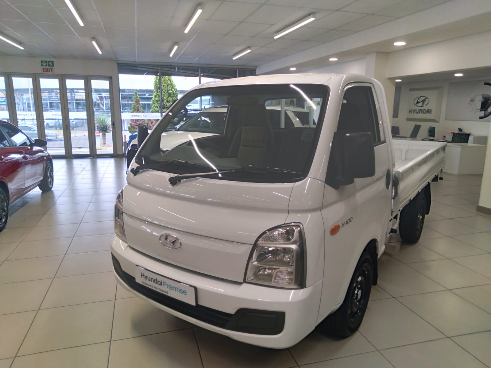 Hyundai H100 2.6 D Euro II Dropside Aircon