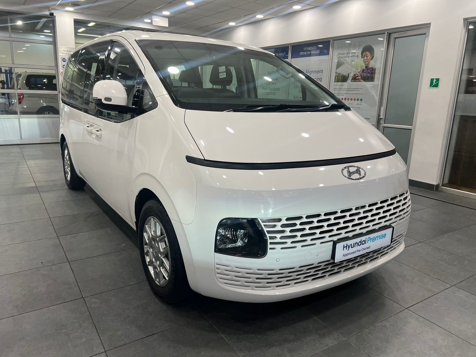 Hyundai Staria 2.2D Executive (9 Seater)