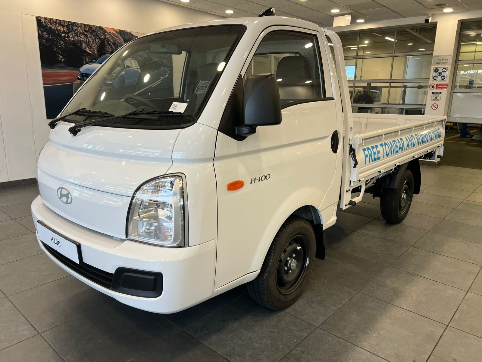 Hyundai H100 2.6 D Euro II Dropside Aircon