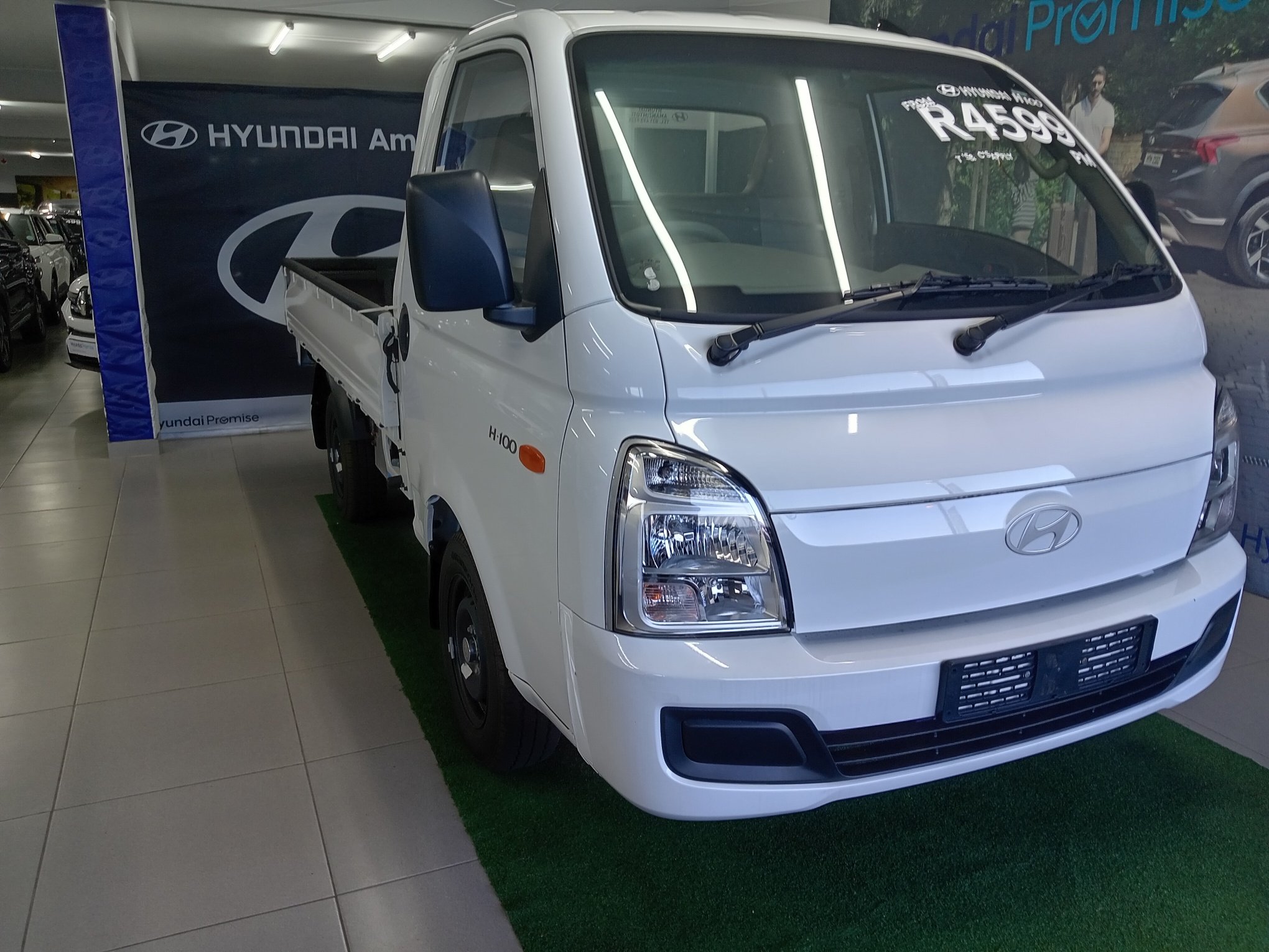 Hyundai H100 2.6 D Euro II Dropside Aircon