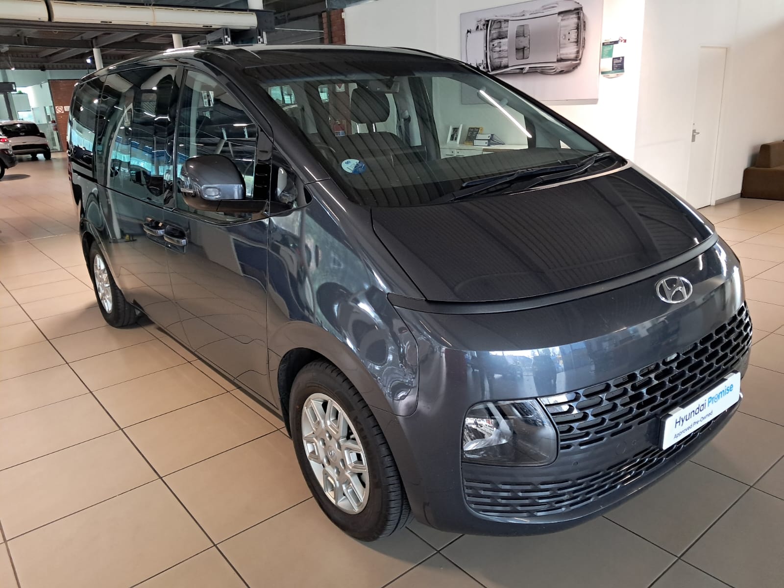 Hyundai Staria 2.2D Executive (9 Seater)