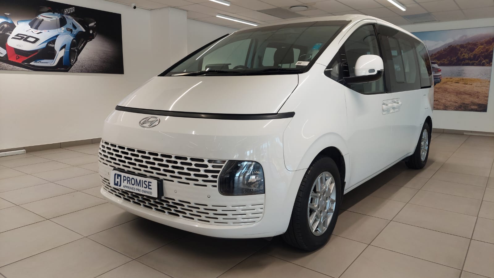 Hyundai Staria 2.2D Executive (9 Seater)