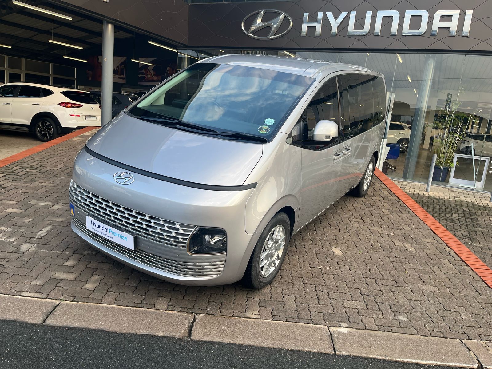 Hyundai Staria 2.2D Executive (9 Seater)