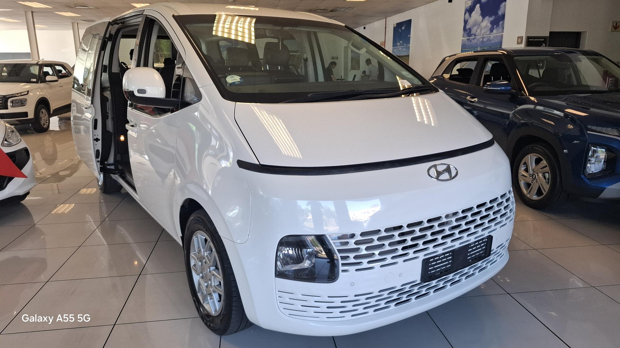 Hyundai Staria 2.2D Executive (9 Seater)