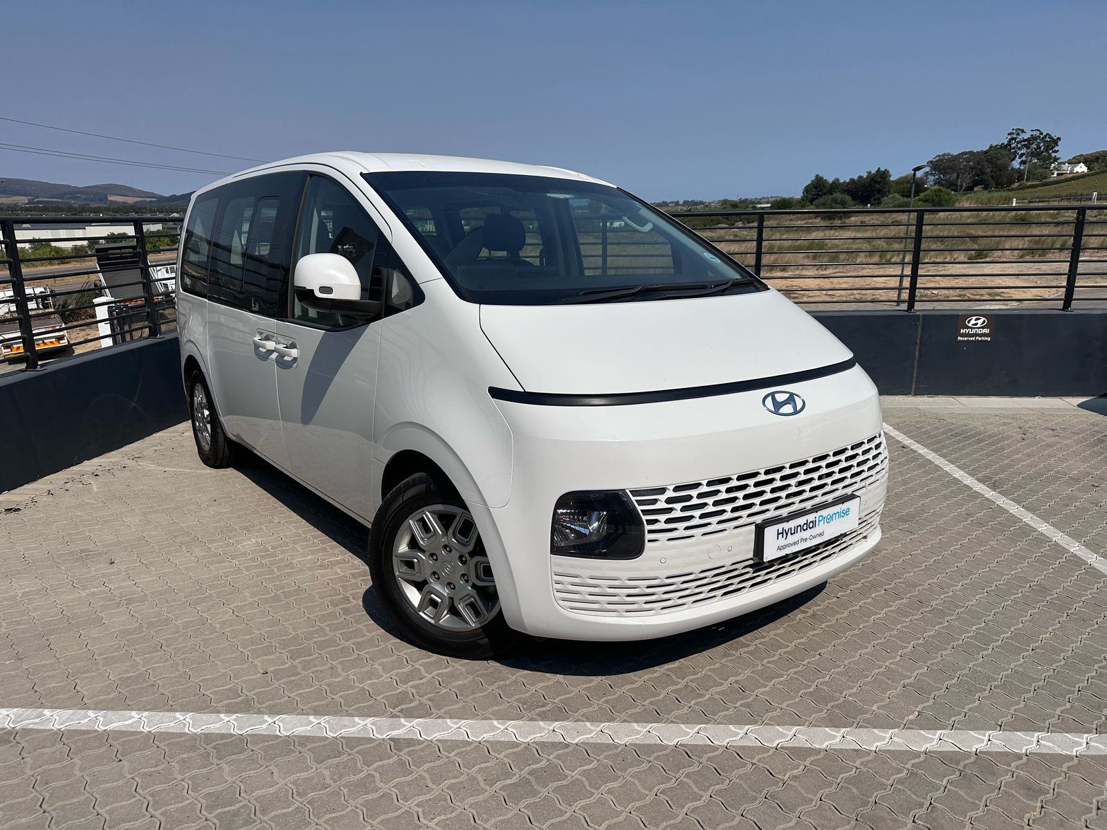 Hyundai Staria 2.2D Executive (9 Seater)