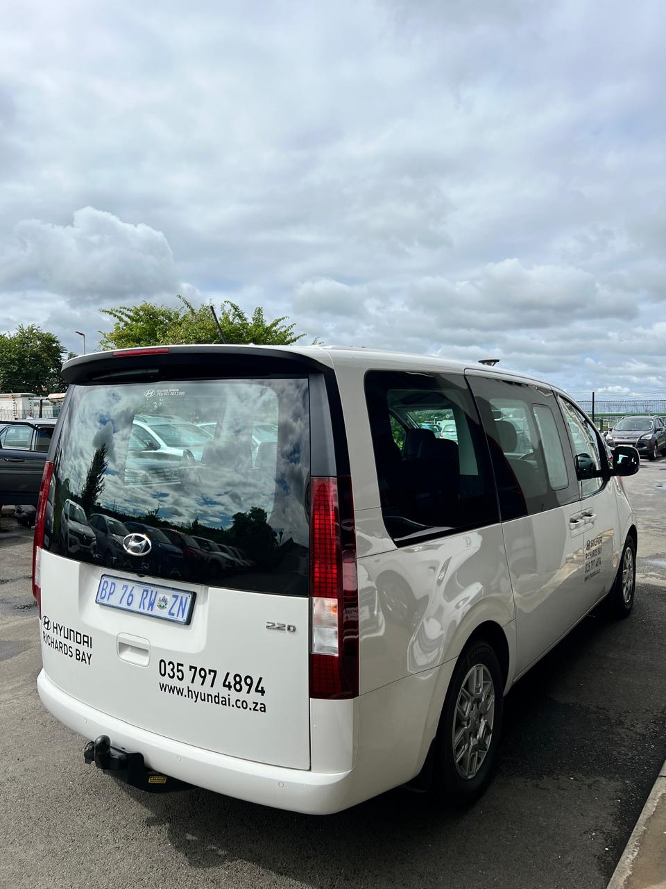 Hyundai Staria 2.2D Executive (9 Seater)
