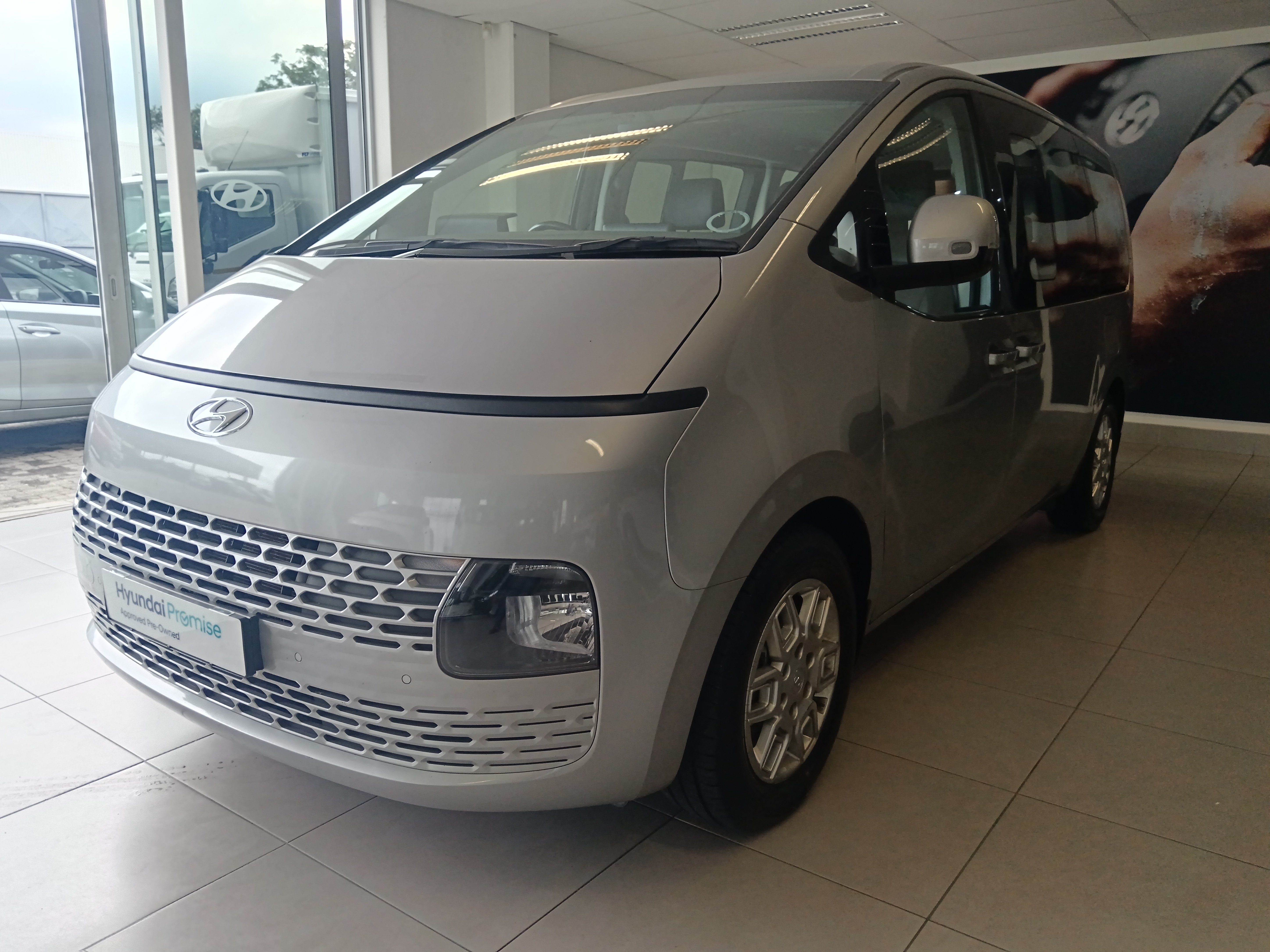 Hyundai Staria 2.2D Executive (9 Seater)