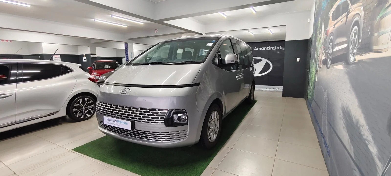 Hyundai Staria 2.2D Executive (9 Seater)