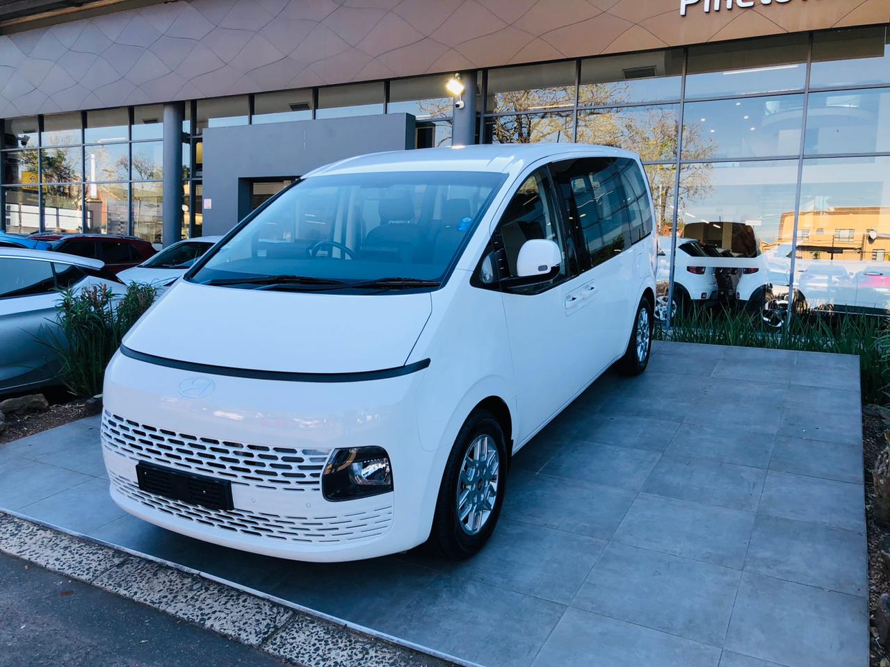 Hyundai Staria 2.2D Executive (9 Seater)