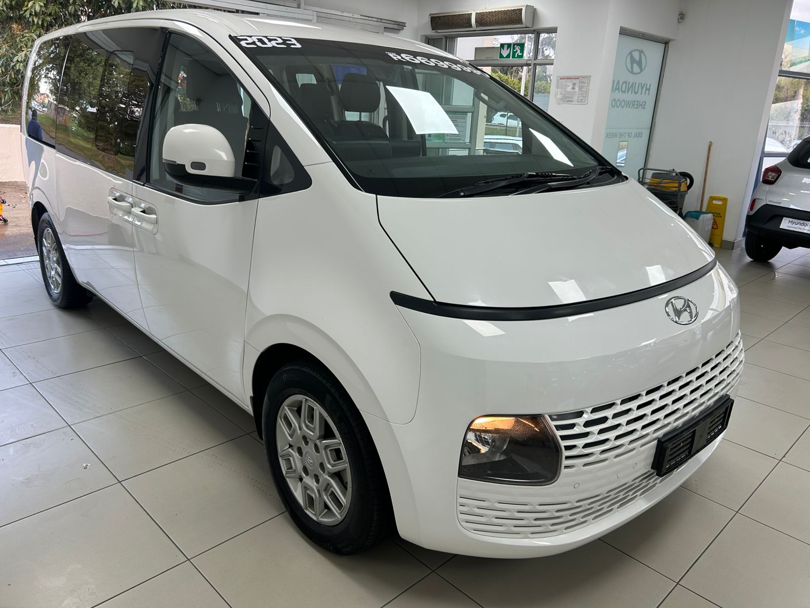 Hyundai Staria 2.2D Executive (9 Seater)