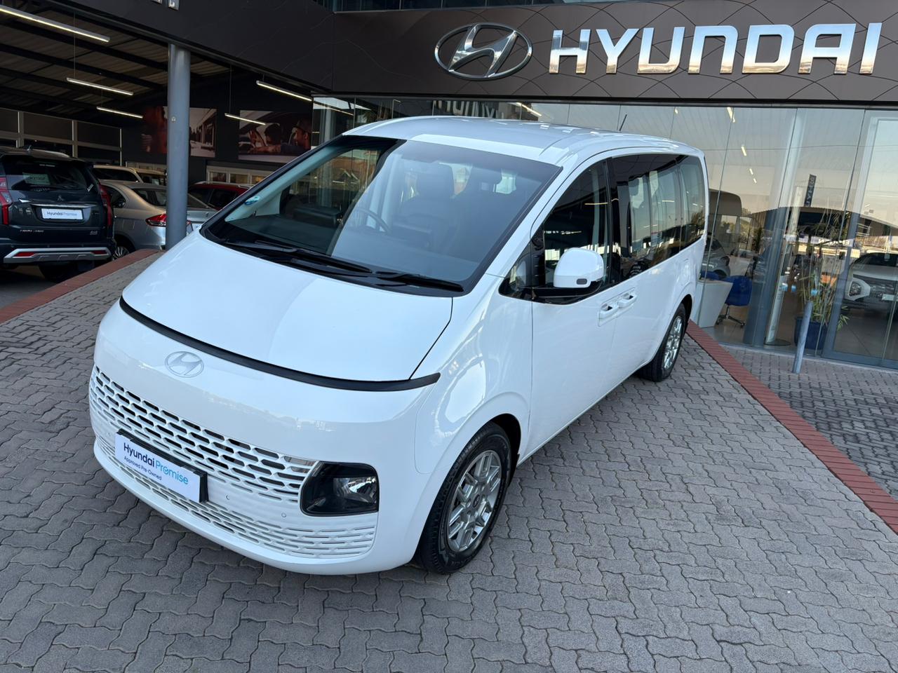 Hyundai Staria 2.2D Executive (9 Seater)