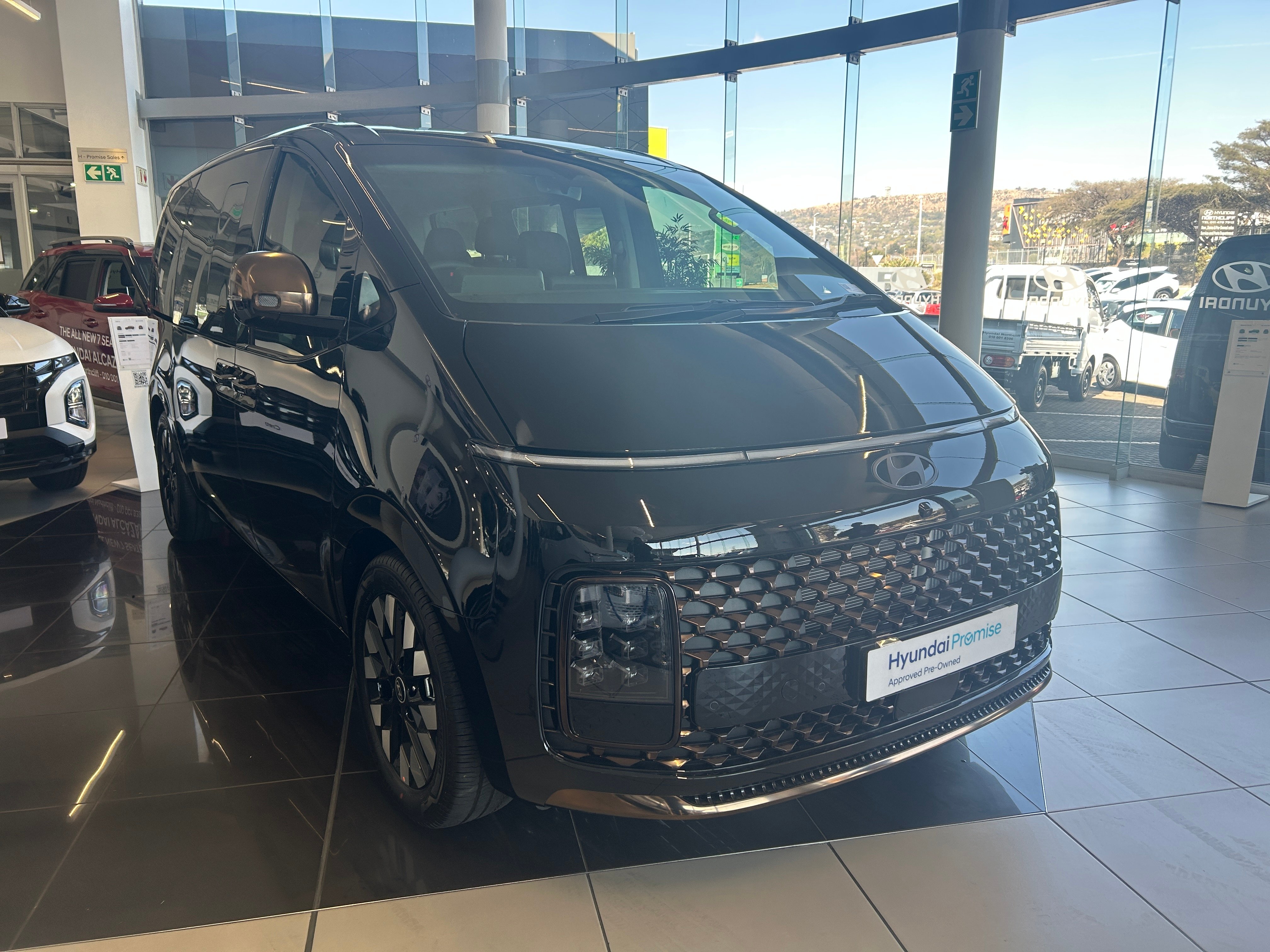 Hyundai Staria 2.2D Luxury (9 Seater)