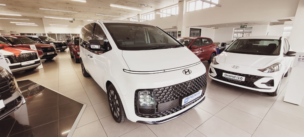 Hyundai Staria 2.2D Luxury (9 Seater)