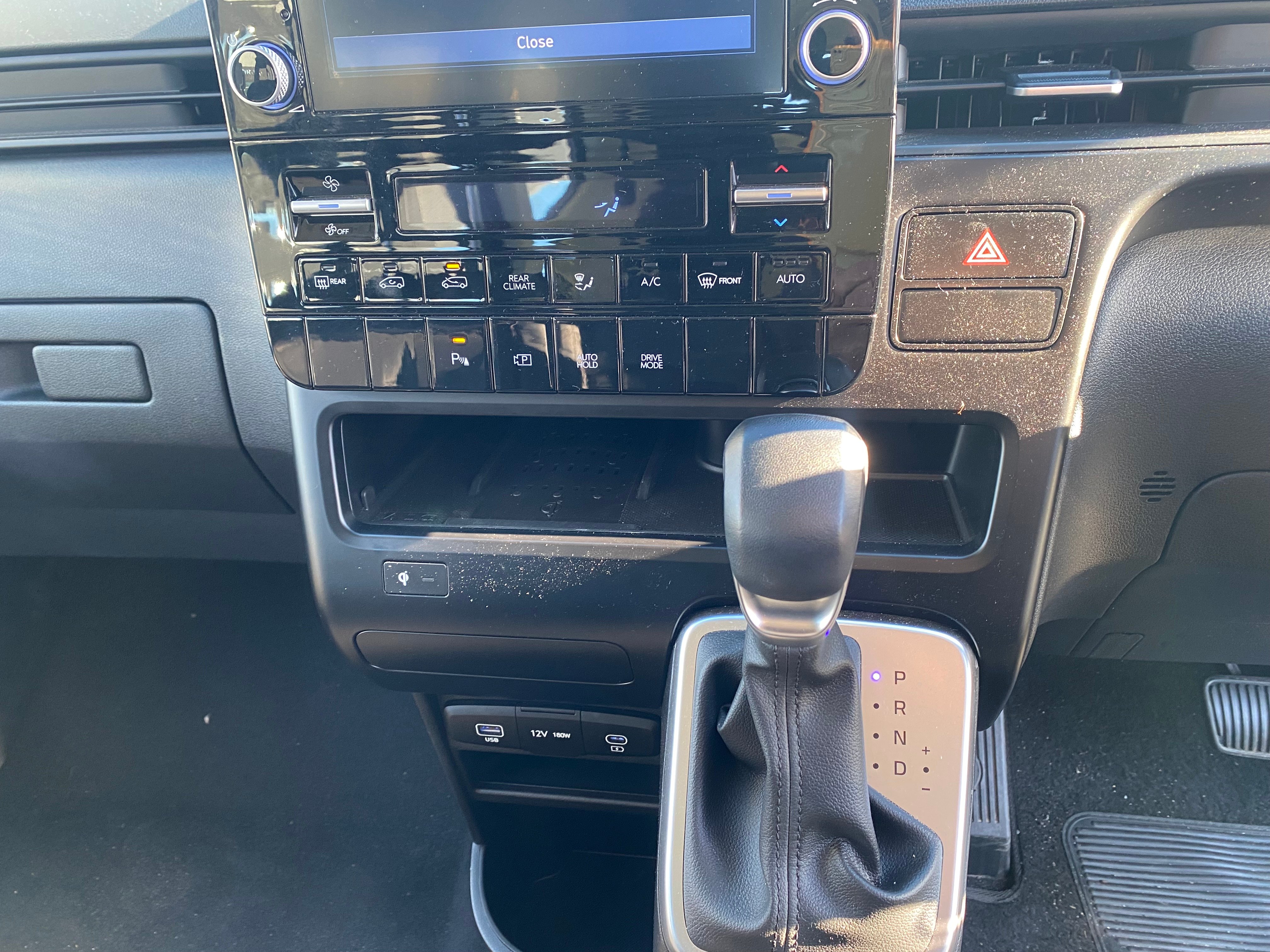Hyundai Staria 2.2D Executive (9 Seater)