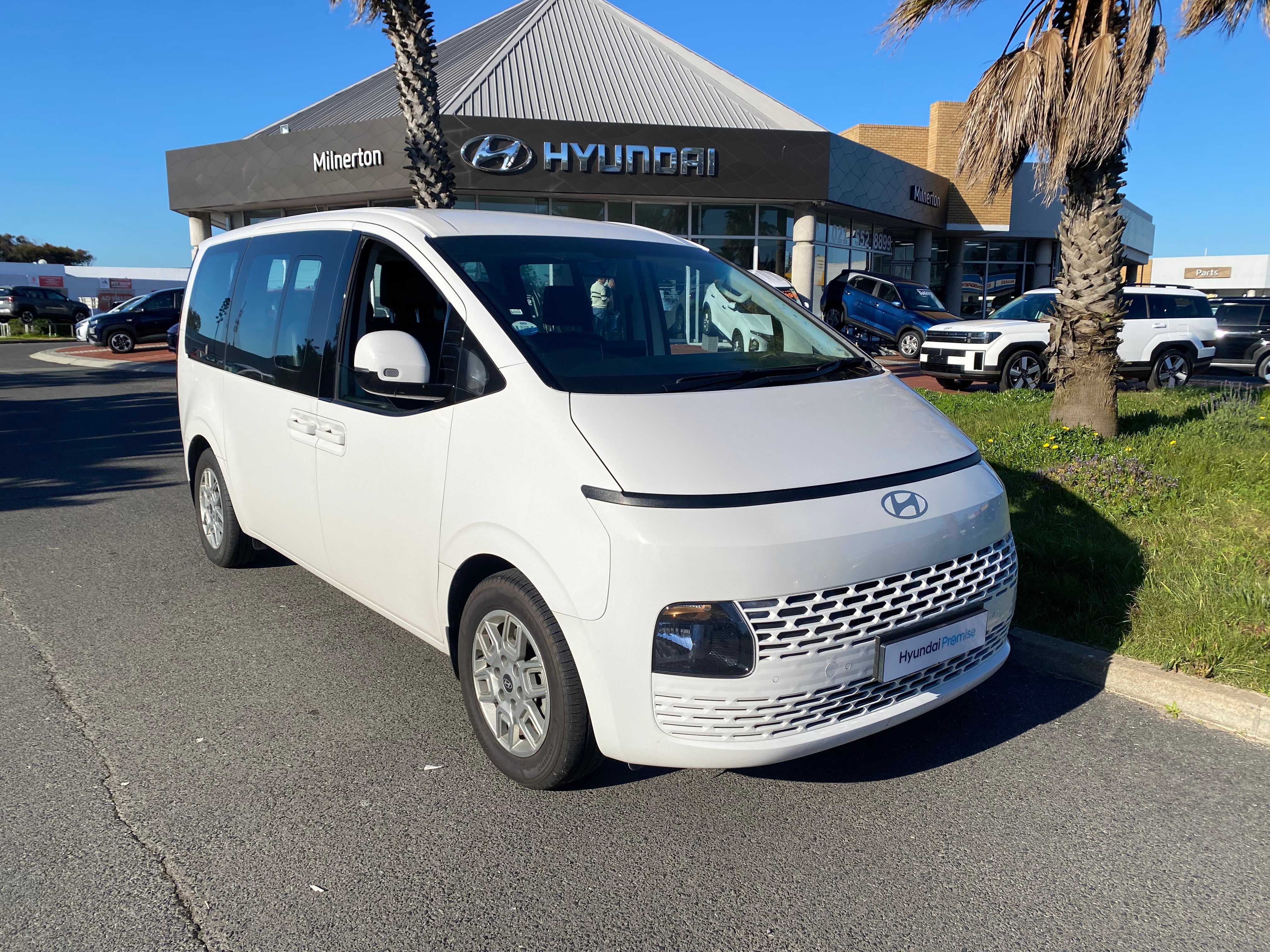 Hyundai Staria 2.2D Executive (9 Seater)
