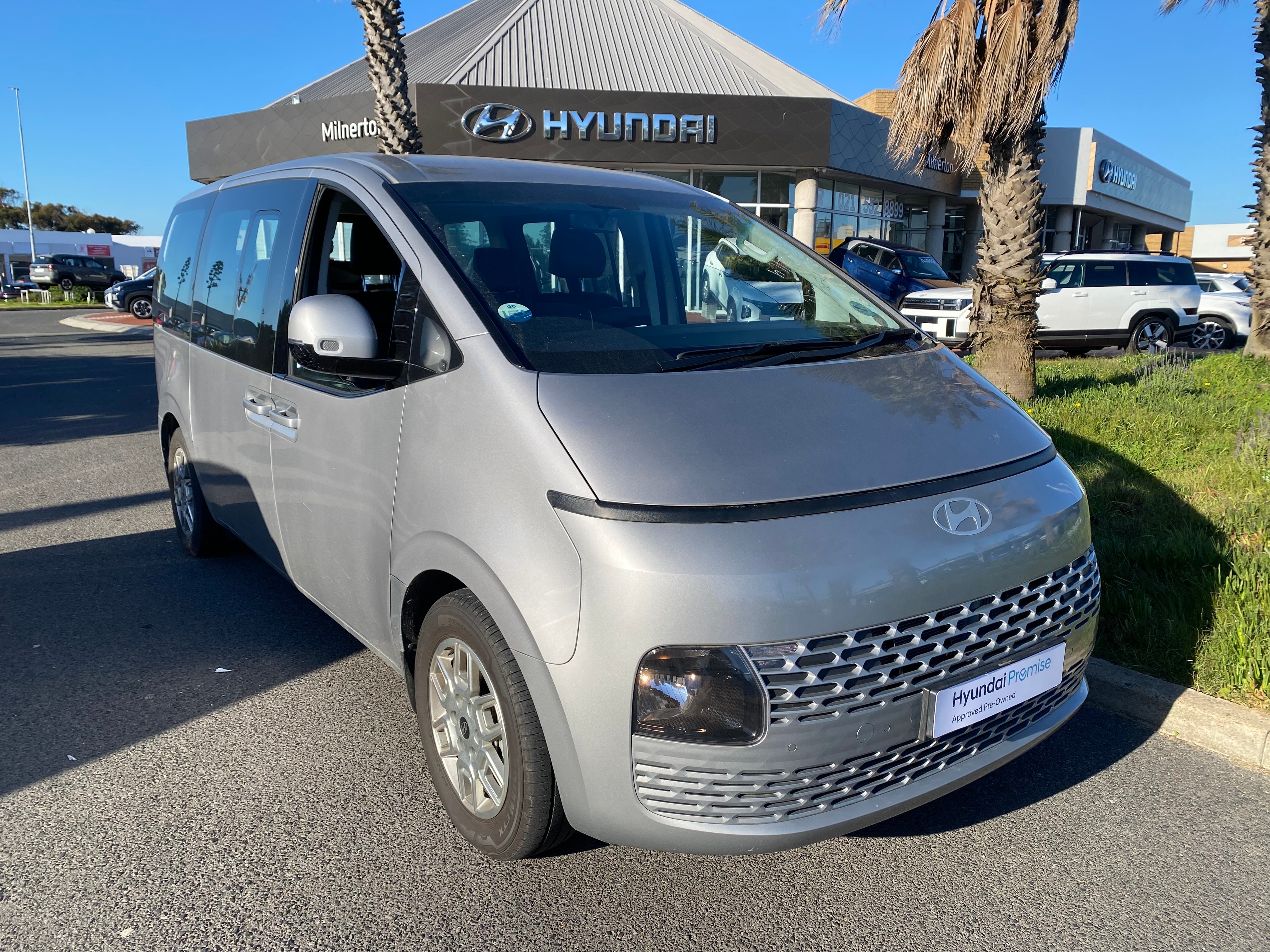 Hyundai Staria 2.2D Executive (9 Seater)