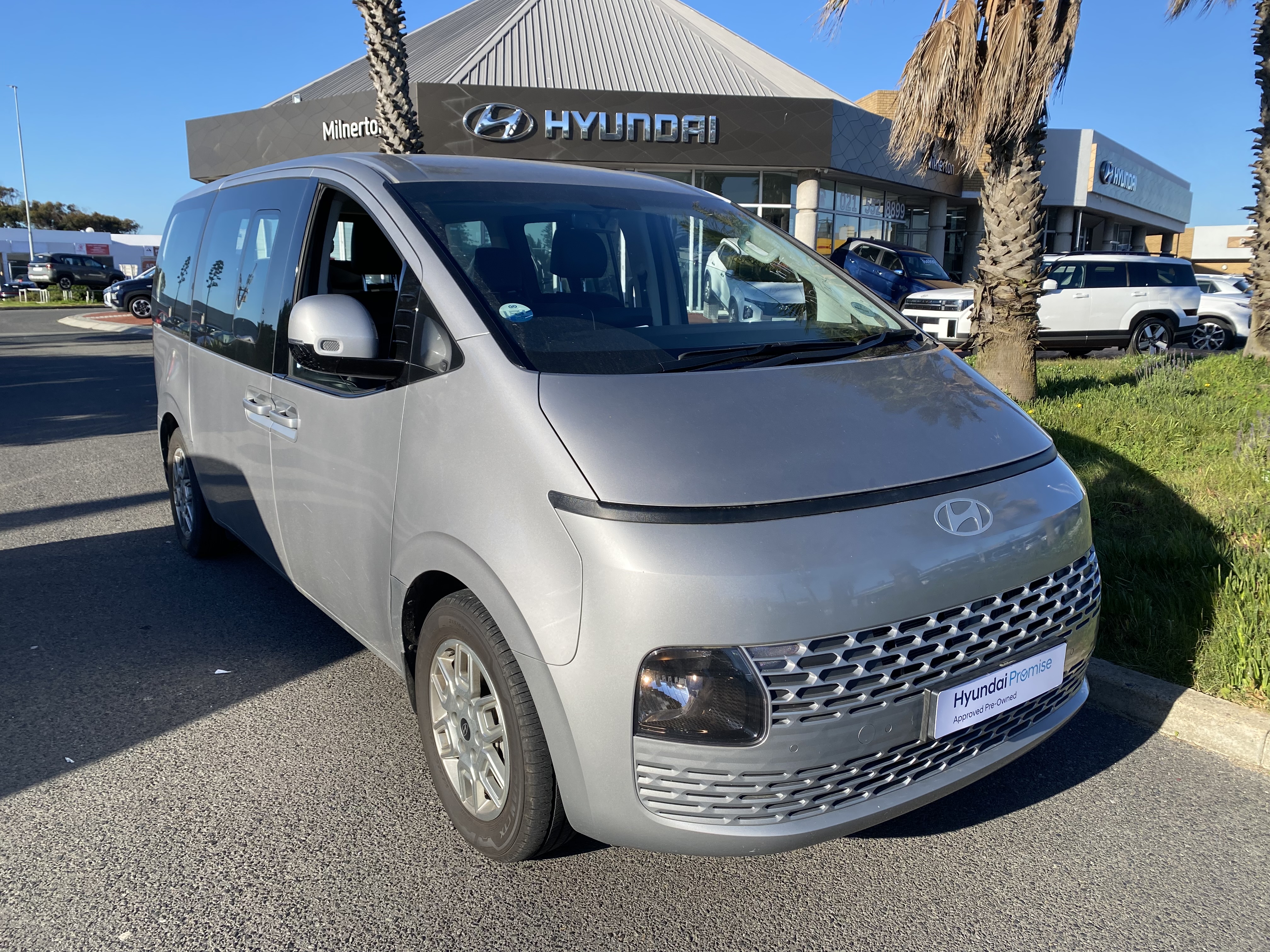 Hyundai Staria 2.2D Executive (9 Seater)
