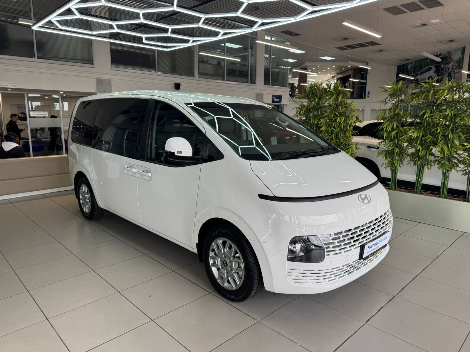 Hyundai Staria 2.2D Auto
