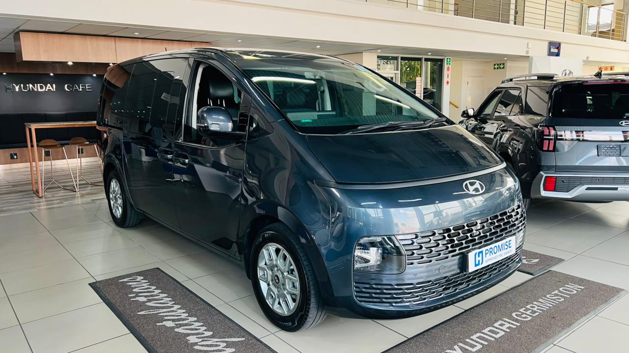Hyundai Staria 2.2D Executive (9 Seater)