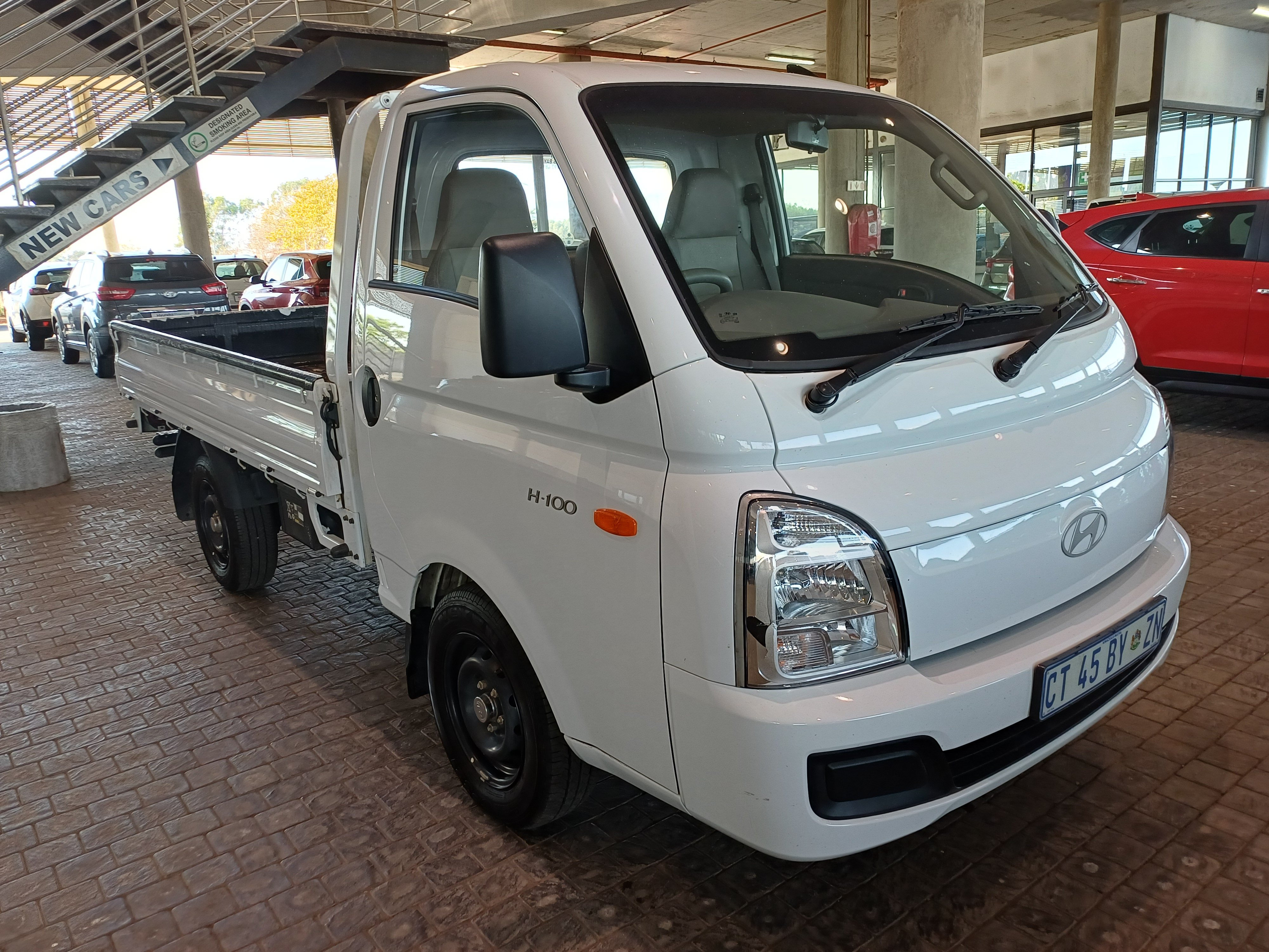 Hyundai H100 2.6 D Euro II Dropside Aircon