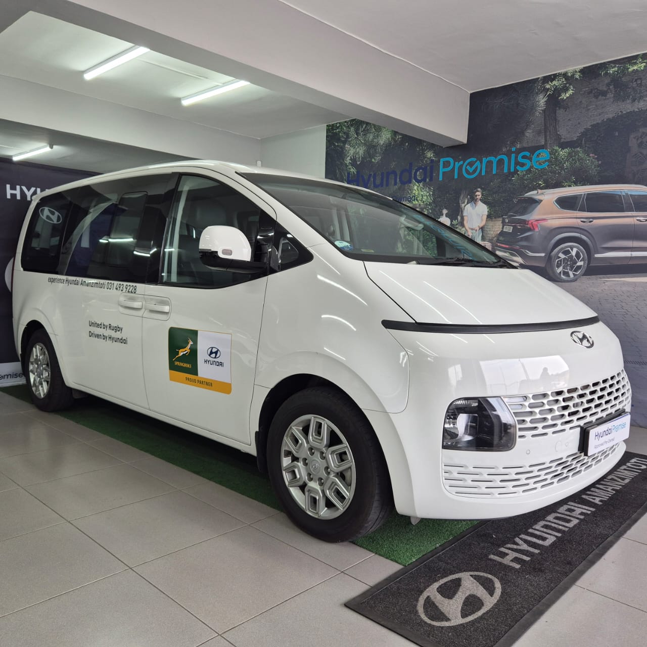 Hyundai Staria 2.2D Executive (11 Seater)