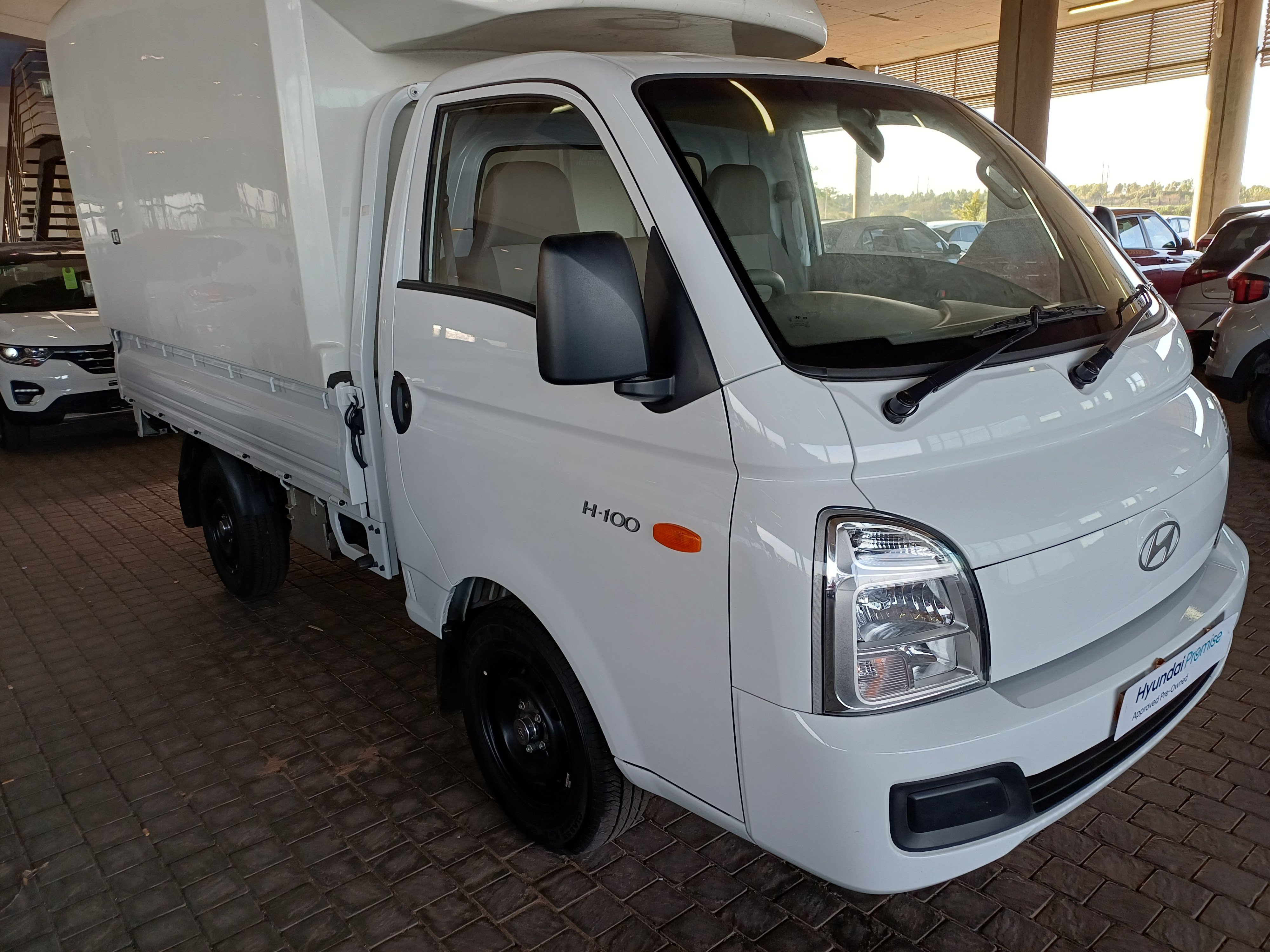 Hyundai H100 2.6 D Euro II Dropside Aircon