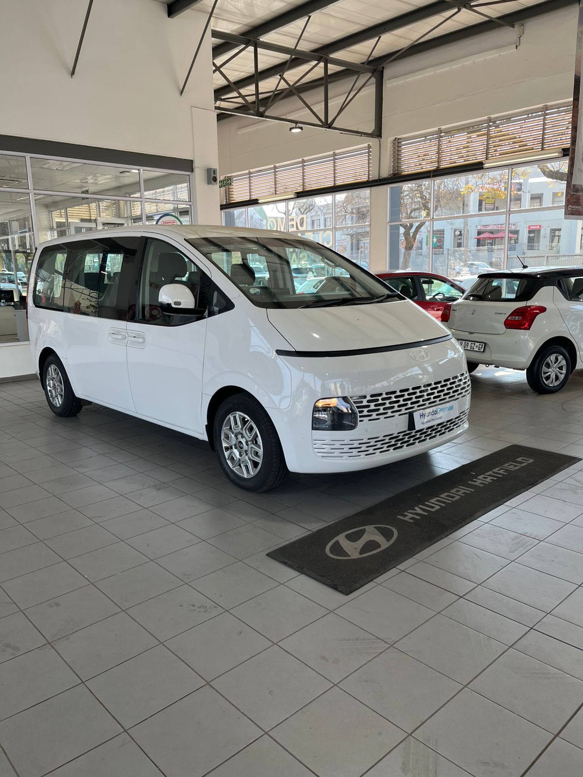 Hyundai Staria 2.2D Executive (9 Seater)