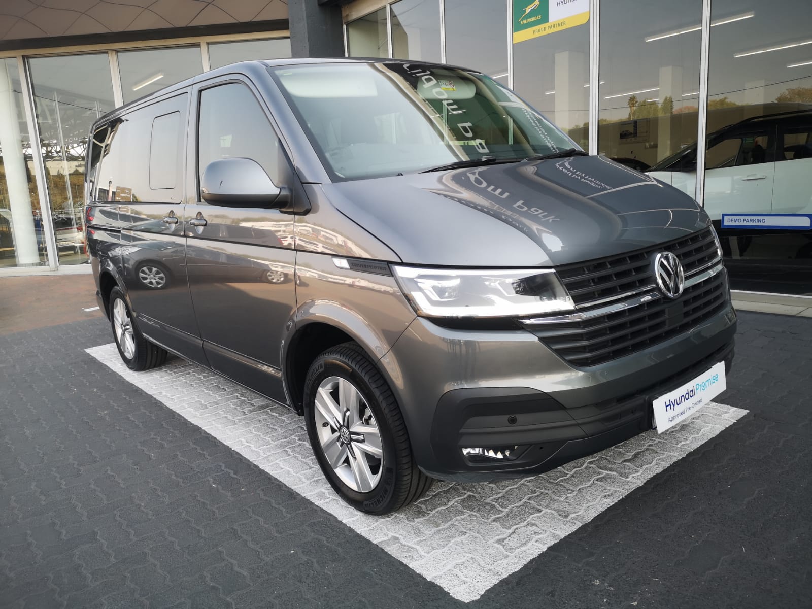 Volkswagen (VW) Transporter T6.1 Crew Bus 2.0 TDi (110kW) LWB DSG (5 Seater)